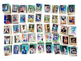 LARGE COLLECTION OF 1992 TOPPS AND FLEER BASEBALL CARDS