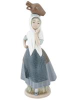 NAO LLADRO SPANISH PORCELAIN FIGURINE LADY W EWER