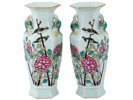 PAIR OF ANTIQUE CHINESE QING DYNASTY PORCELAIN VASES