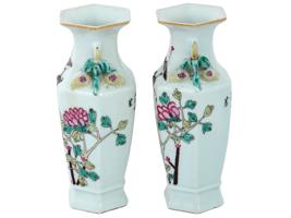 PAIR OF ANTIQUE CHINESE QING DYNASTY PORCELAIN VASES