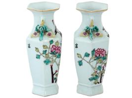 PAIR OF ANTIQUE CHINESE QING DYNASTY PORCELAIN VASES