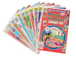 LARGE COLLECTION OF ARCHIE ILLUSTRATION COMICS BOOKS