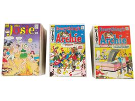 LARGE COLLECTION OF ARCHIE ILLUSTRATION COMICS BOOKS