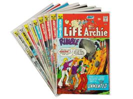 LARGE COLLECTION OF ARCHIE ILLUSTRATION COMICS BOOKS