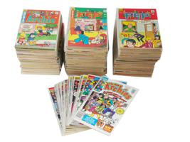 LARGE COLLECTION OF ARCHIE ILLUSTRATION COMICS BOOKS