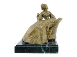 ANTIQUE BRONZE SCULPTURE OF A LADY READING