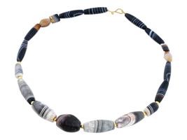 ANCIENT ROMAN AGATE NECKLACE WITH GOLD FITTINGS