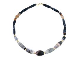 ANCIENT ROMAN AGATE NECKLACE WITH GOLD FITTINGS