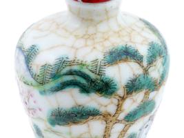 ANTIQUE CHINESE PORCELAIN CARNELIAN TOP SNUFF BOTTLE