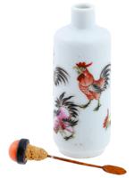 ANTIQUE CHINESE PORCELAIN SNUFF BOTTLE W STOPPER