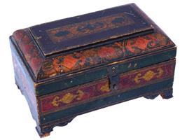 ANTIQUE PERSIAN LACQUERED LIDDED PAPER MACHE BOX