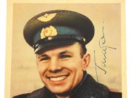 SOVIET ERA ASTRONAUT YURI GAGARIN PHOTO CARD SIGNED