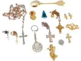 COLLECTION OF RELIGIOUS CROSSES, BROOCHES AND SPOON