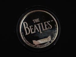 1990 THE BEATLES HELP 25TH ANNIVERSARY SILVER COIN