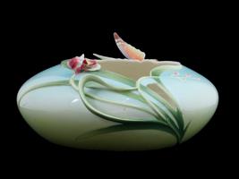 VINTAGE FRANZ JEN WOO PORCELAIN BUTTERFLY VASE