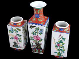 CHINESE REPUBLIC FAMILE ROSE PORCELAIN VASES SET