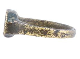 ANCIENT ROMAN BRONZE RING WITH MILITARY ENGRAVINGS