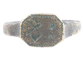 ANCIENT ROMAN BRONZE RING WITH MILITARY ENGRAVINGS