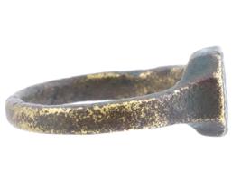 ANCIENT ROMAN BRONZE RING WITH MILITARY ENGRAVINGS