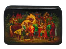 RUSSIAN FEDOSKINO LACQUERED WOODEN BOX W PAINTING