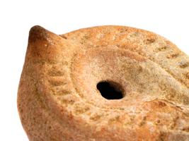 ANCIENT ROMAN EMPIRE UNGLAZED TERRACOTTA OIL LAMP