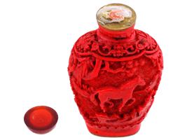 ANTIQUE CHINESE CARVED CINNABAR SNUFF BOTTLE