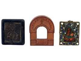 ANTIQUE RUSSIAN MINIATURE ICONS AND ICON CASE C 1900