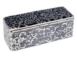 ANTIQUE RUSSIAN SILVER SNUFF BOX WITH NIELLO DECORATION