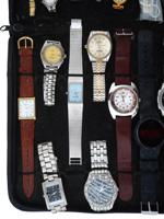 LOT OF VINTAGE MENS AND WOMENS WRISTWATCHES