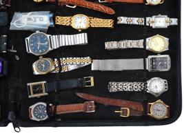 LOT OF VINTAGE MENS AND WOMENS WRISTWATCHES
