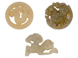 LOT OF CHINESE QILIN CARVED JADE AMULET PENDANTS