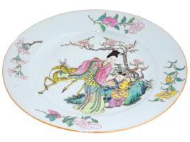 ANTIQUE QING CHINESE FAMILLE ROSE PORCELAIN PLATE