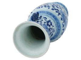 ANTIQUE CHINESE QING BLUE AND WHITE PORCELAIN VASE