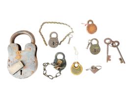 VINTAGE COLLECTION OF VARIOUS TYPES OF LOCKS WITH KEYS