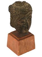 ANCIENT CHINESE BRONZE HEAD ON A WOODEN BASE