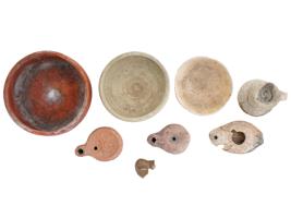 ANCIENT ROMAN TERRACOTTA OIL LAMPS, PLATES AND JUG