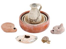 ANCIENT ROMAN TERRACOTTA OIL LAMPS, PLATES AND JUG