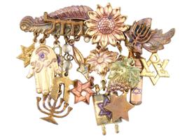 MODERN JUDAICA JEWELRY BROOCH WITH VARIOUS CHARMS