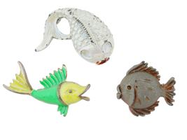 THREE VINTAGE AMERICAN ENAMEL FISH BROOCHES