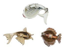 THREE VINTAGE AMERICAN ENAMEL FISH BROOCHES