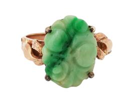 VINTAGE 14K YELLOW GOLD AND CARVED JADE RING