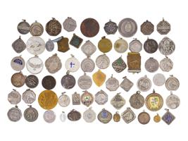 LARGE VINTAGE COLLECTION OF ARGENTINE BADGES