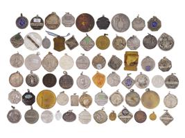 LARGE VINTAGE COLLECTION OF ARGENTINE BADGES