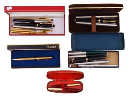 LARGE VINTAGE COLLECTION MECHANICAL AND BALL POINT PENS