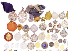 LARGE VINTAGE COLLECTION OF ARGENTINE BADGES