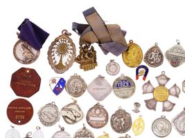 LARGE VINTAGE COLLECTION OF ARGENTINE BADGES