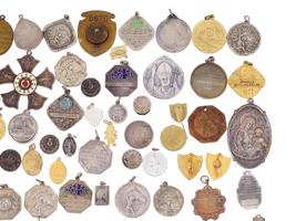 LARGE VINTAGE COLLECTION OF ARGENTINE BADGES