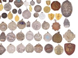 LARGE VINTAGE COLLECTION OF ARGENTINE BADGES