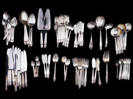 HOLMES AND EDWARDS SILVER PLATED FLAT WARE SET