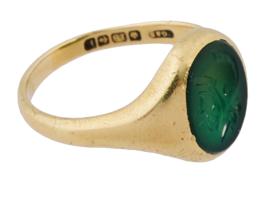 ANTIQUE VICTORIAN INTAGLIO 18K GOLD CHALCEDONY RING